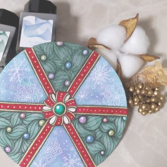 プレゼントのようなリボンがついた作品